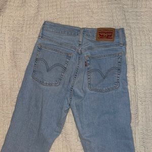 Wedgie Skinny Levi Jean Size 25